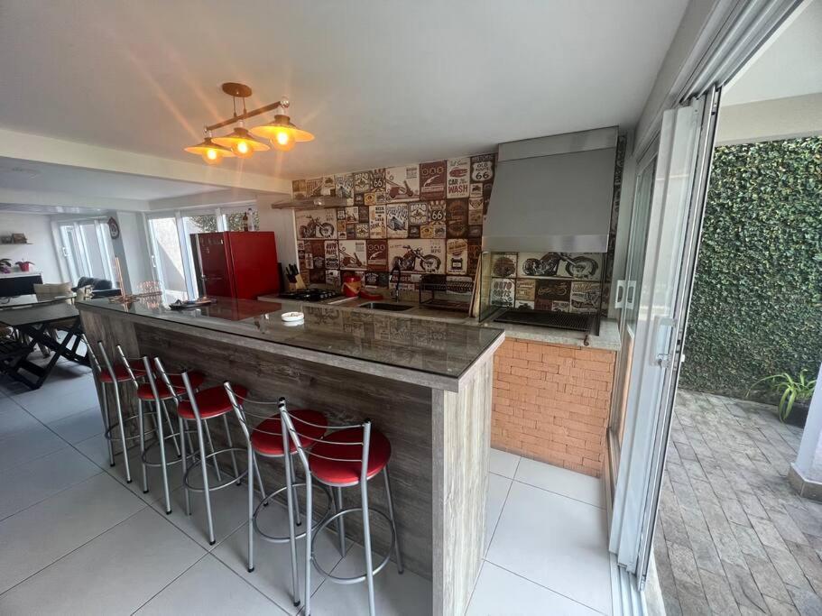 Linda Casa Com Amplo Jardim! Holiday home *